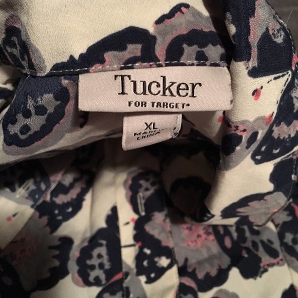 Beautiful Butterfly 🦋 Button Down - Picture 4 of 5